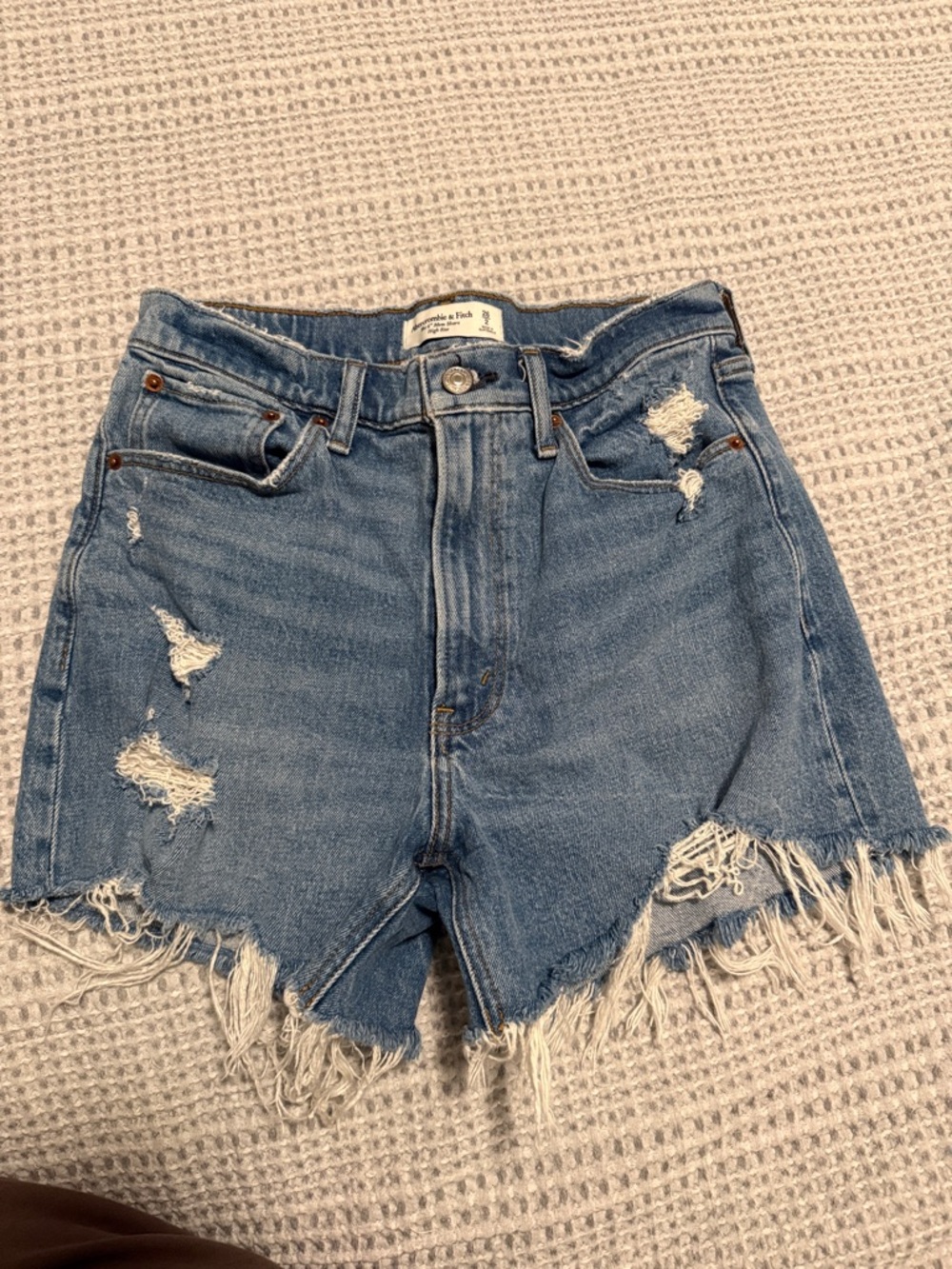 Abercrombie and Fitch the 4” mom short high rise